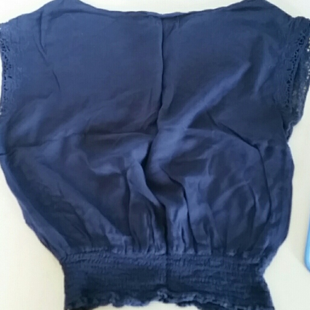 *Donating 11/2* Short Sleeve Butterfly Cutout Top - Picture 4 of 7